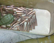 Спецслужба передала найденные в Донбассе боеприпасы военным (ФОТО)
