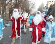 В Мариуполе ищут Дедов Морозов и Снегурочек