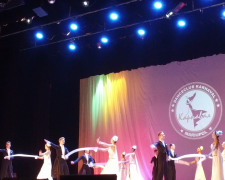 В Мариуполе отпраздновали 30-летие клуба бальных танцев «Карнавал» (ВИДЕО)