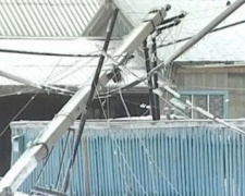 Падение электроопор привело к пожару и отключению подачи электроэнергии в Мариуполе (ДОПОЛНЕНО+ВИДЕО)