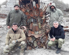 Вблизи Донецка бойцы АТО создали трон из «Игры престолов»