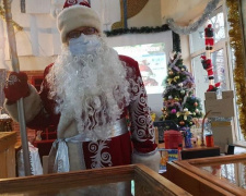В Мариуполе заработала новогодняя экспресс-почта к Деду Морозу