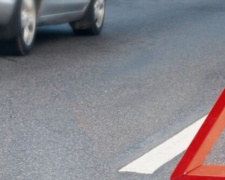 В Мариуполе автомобиль сбил пешехода: водитель скрылся (ДОПОЛНЕНО)