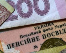 Кому из украинцев и на сколько повысят пенсии в марте