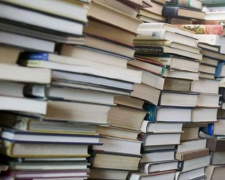 Мариупольских школьников пообещали обеспечить новыми учебниками к сентябрю