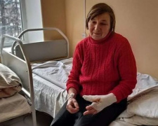 Стало известно, в каком состоянии пострадавшая от обстрела на Донбассе