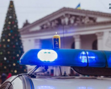 В преддверии Рождества полицейские Мариуполя патрулировали город с Вифлеемским огнём (ФОТО)