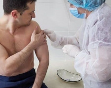 Владимир Зеленский вакцинировался от коронавируса в Донбассе