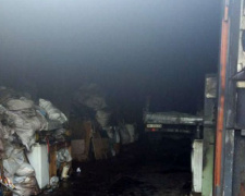 При пожаре в пункте приема стеклотары в Мариуполе погибли люди (ФОТО)