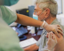 В Мариуполе людей старше 80 лет начнут вакцинировать от коронавируса