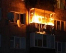 В Мариуполе горела квартира, внутри которой находился человек