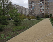Строящийся новый семейный парк в Мариуполе покрылся зеленью