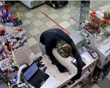 С помощью игрушечного пистолета подросток-рецидивист ограбил магазин на Донетчине