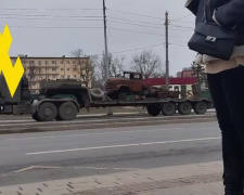 Росіяни перекидають сотні одиниць згорілої техніки з Авдіївки у Маріуполь – що відомо