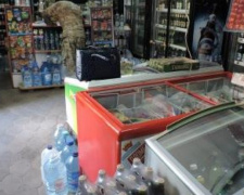 Мариупольского предпринимателя накажут за торговлю алкоголем и сигаретами без лицензии (ФОТО)