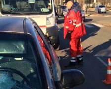 В Мариуполе автомобиль на большой скорости сбил пешехода