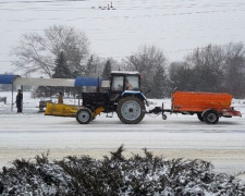 Начата очистка дорог и дворов Мариуполя от снега (ФОТОФАКТ)