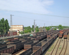 Промпредприятия Донбасса держат вагоны по двое суток - ДЖД