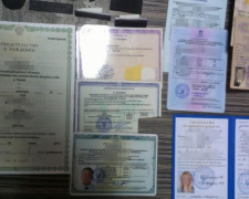 Жители Донецкой области штамповали фальшивые документы Украины и РФ