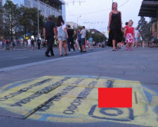 Hand made-художники устроили вандальный батл с таксистами в центре Мариуполя (ФОТОФАКТ)