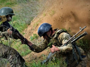 Сутки в зоне ООС: обстреляно Приазовье, ранены семеро украинских бойцов