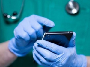 Чтобы не подвергаться опасности: мариупольцы могут проконсультироваться у врача по телефону