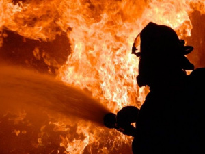 В Мариуполе загорелся дом: пострадавший - в тяжелом состоянии