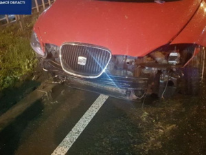 В Мариуполе водитель на скорости врезался в ограждение
