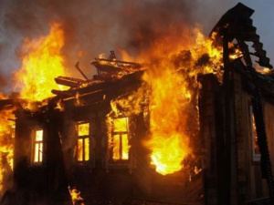 В поселке под Мариуполем неосторожное курение привело к трагедии