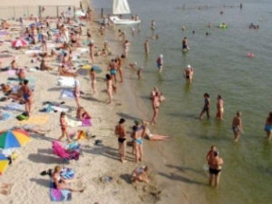 Тысячи детей отдохнули на пляжах Мариуполя