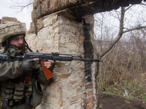 На Донбассе погиб украинский военный, еще один травмирован. Вблизи Мариуполя стреляют