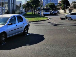 На аварийном перекрестке в Мариуполе не разъехались автомобили