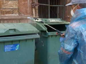Во всех районах Мариуполя проводят дезинфекцию мусорных контейнеров