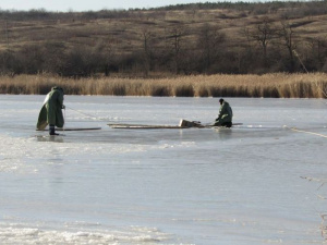 Ледяная ловушка: на Донетчине в замерзшей реке нашли утопленника