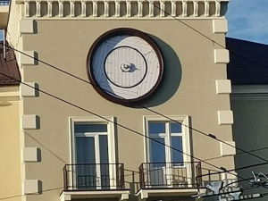Почему главные часы Мариуполя исчезли?