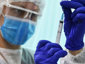 В Украине хотят расширить перечень профессий, для которых вакцинация станет обязательной