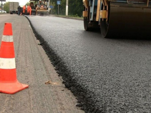 В Мариуполе восстанавливают дороги: какие улицы отремонтируют?