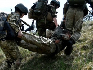 На Донбассе на неизвестном устройстве подорвался украинский военный
