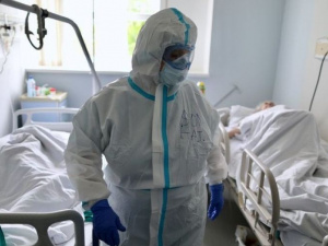 В Мариуполе медики, работающие с «коронавирусными» больными, получают до 30 тысяч гривен