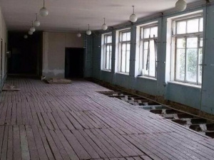 С подрядчика взыскали более миллиона гривен за невыполненный капремонт в школе Мариупольского района
