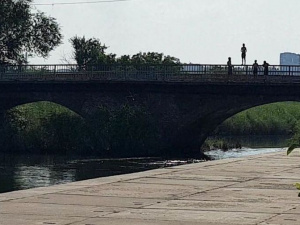 Мариупольские дети прыгнули с моста