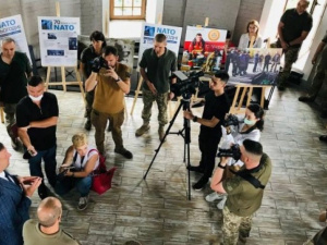«Украина-НАТО»: мариупольцам представили уникальные фотоснимки
