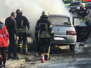 В Мариуполе на ходу загорелся автомобиль