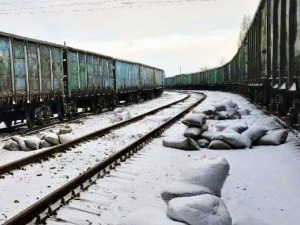 Десятки мужчин пытались украсть более 60 тонн угля из поезда на Донетчине