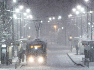 Мариуполь засыпало снегом: как работает городской транспорт?