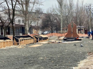 Что происходит у мариупольского памятника жертвам Чернобыльской трагедии?