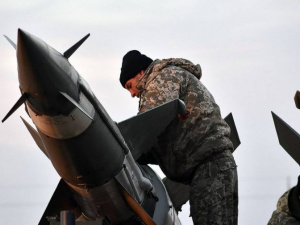 Россия бомбит украинские аэродромы, ВСУ уничтожили авиацию и танки агрессора