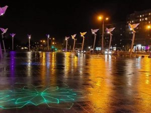 На площади Свободы в Мариуполе изменился сценарий лазерного шоу