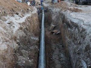 В частном секторе Мариуполя проложили пластиковые водопроводные трубы