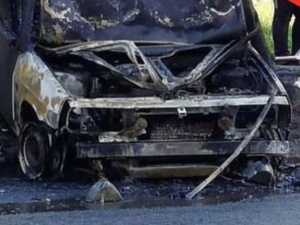 В Мариуполе припаркованные автомобили пострадали в результате пожара и «пьяного» ДТП